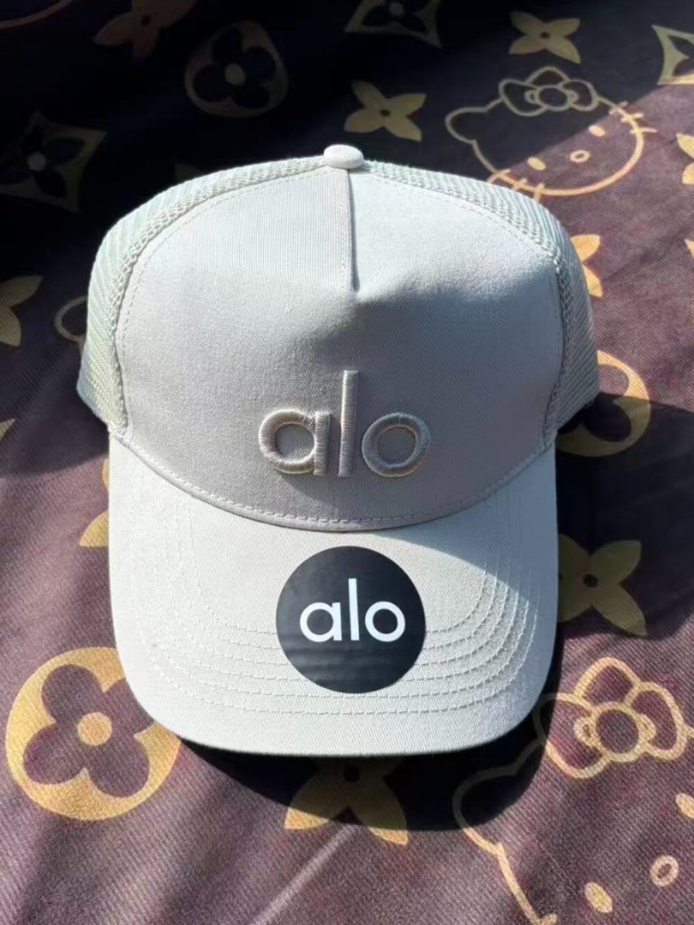 🌿Alo bone-colored trucker hat 🌿 Basic urban casual style